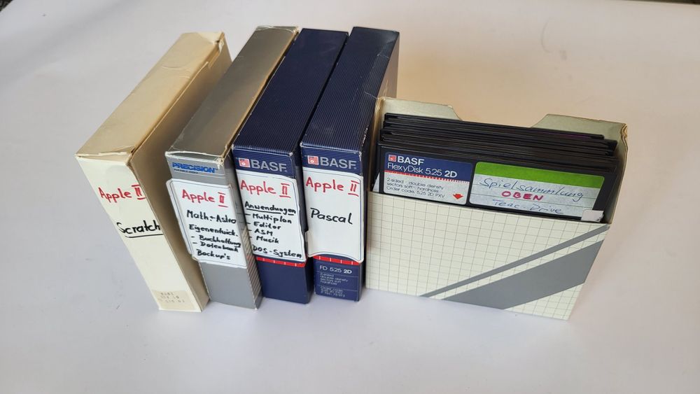 Diversi giochi e software Apple 2