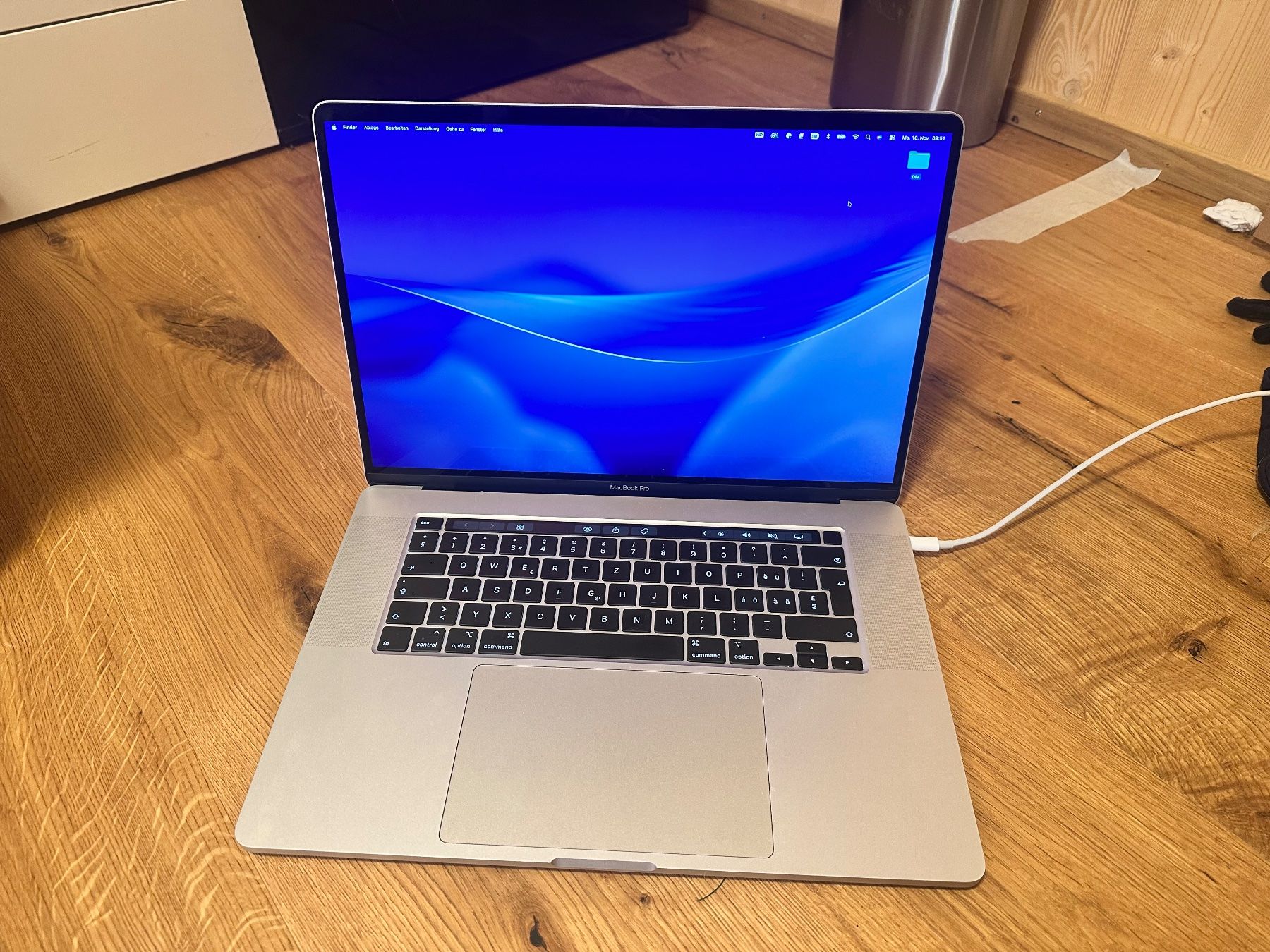 MacBook Pro da 16 pollici, Intel Core i9, 16 GB, 1 TB, 2019 - Image 3