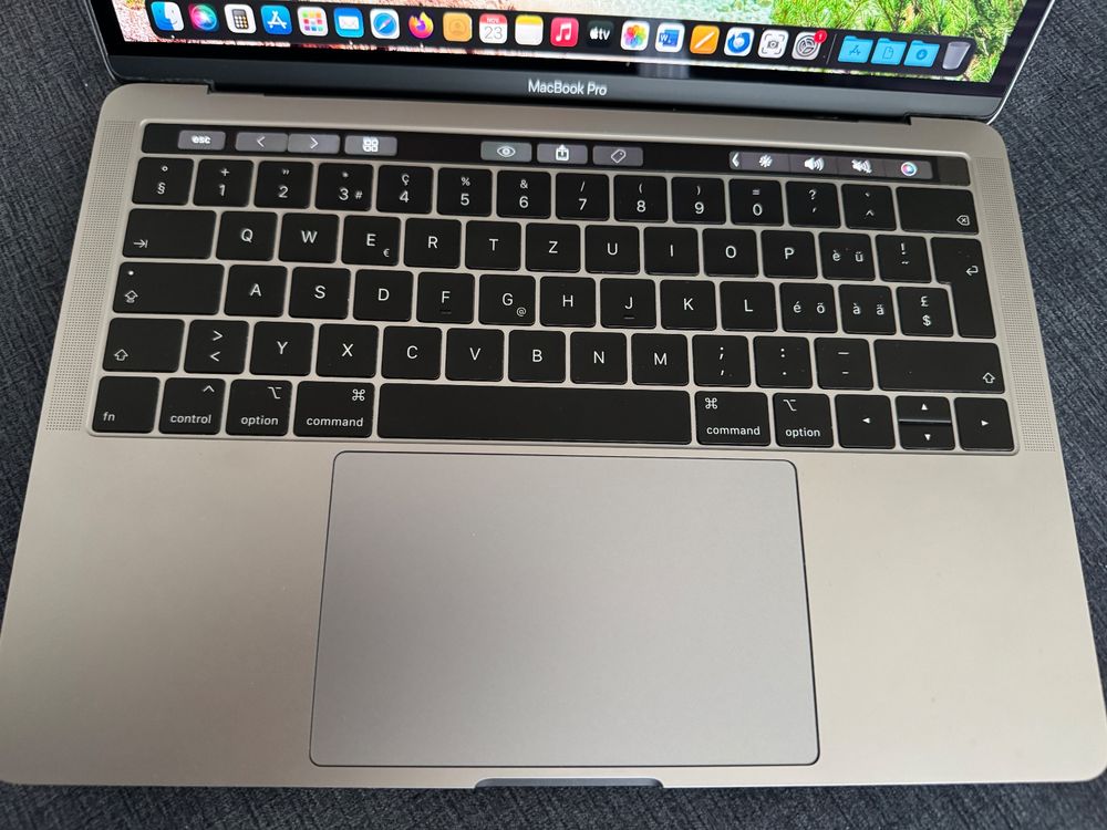 Apple MacBook Pro 13" 2018 - Image 2