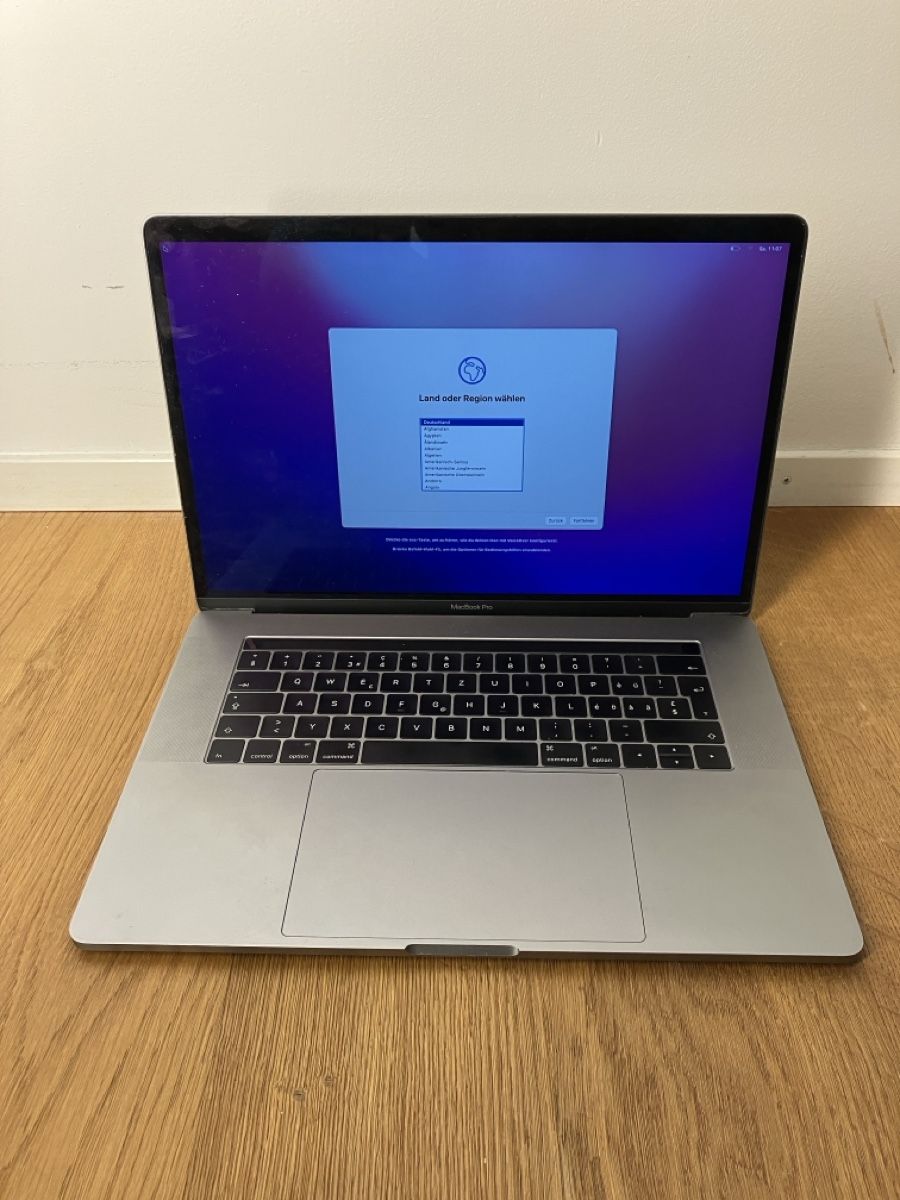 MacBook Pro da 15 pollici, schermo con contatto oscillante - Image 1