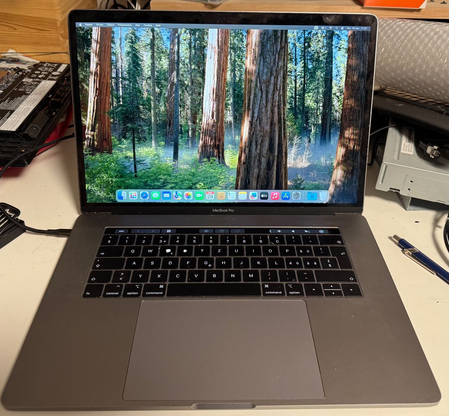 MacBook Pro 15'' 2018 (i7, 16Go, 1To SSD, MacOS Sequoia) - Image 1