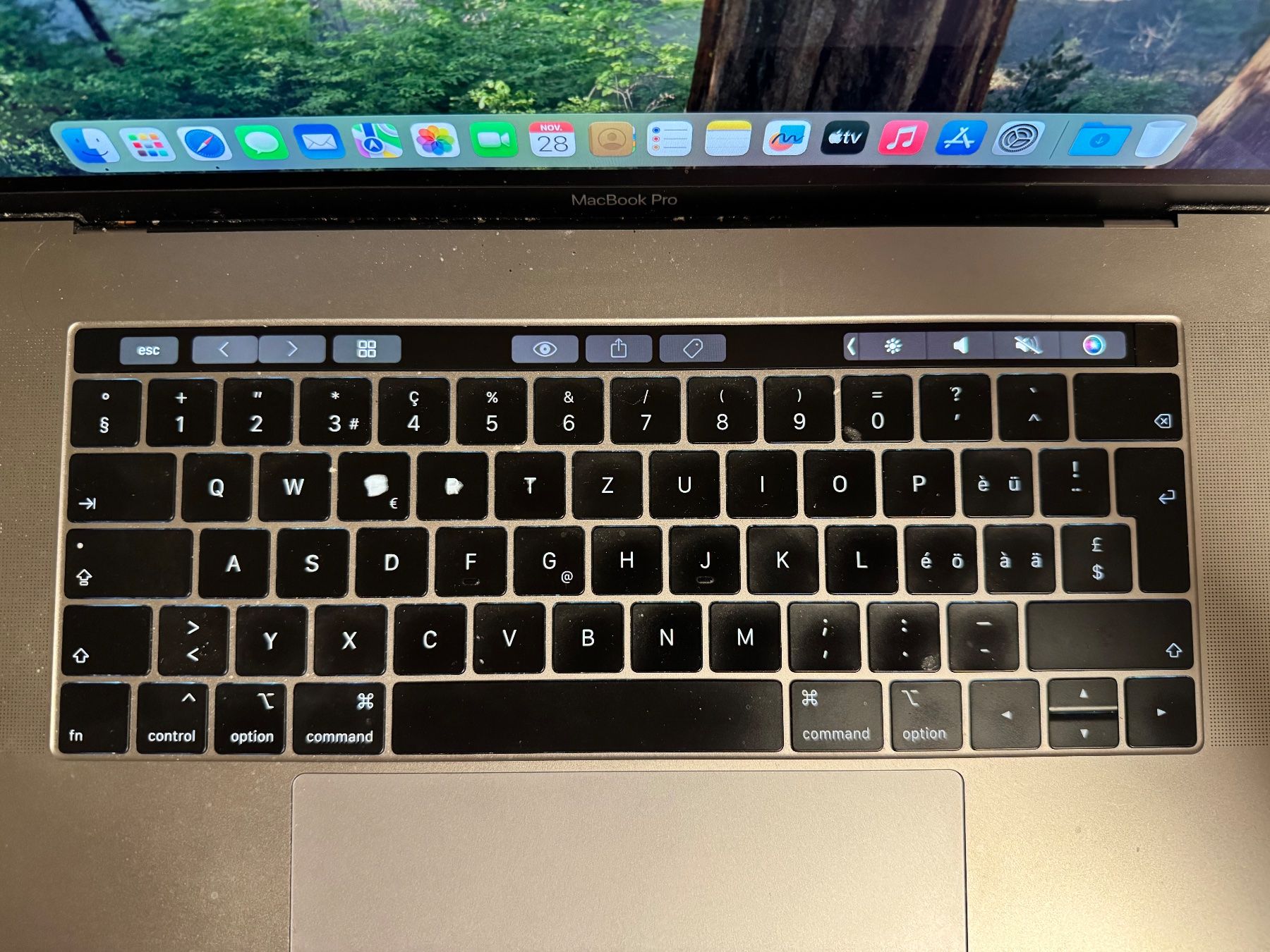 MacBook Pro 15'' 2018 (i7, 16Go, 1To SSD, MacOS Sequoia) - Image 3