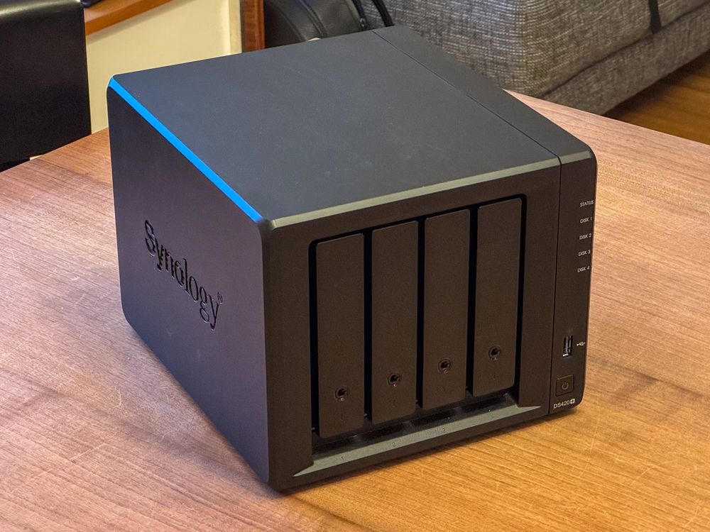 Synology DS420+ NAS incl. 1x 8TB &amp; 1x 6TB disco rigido