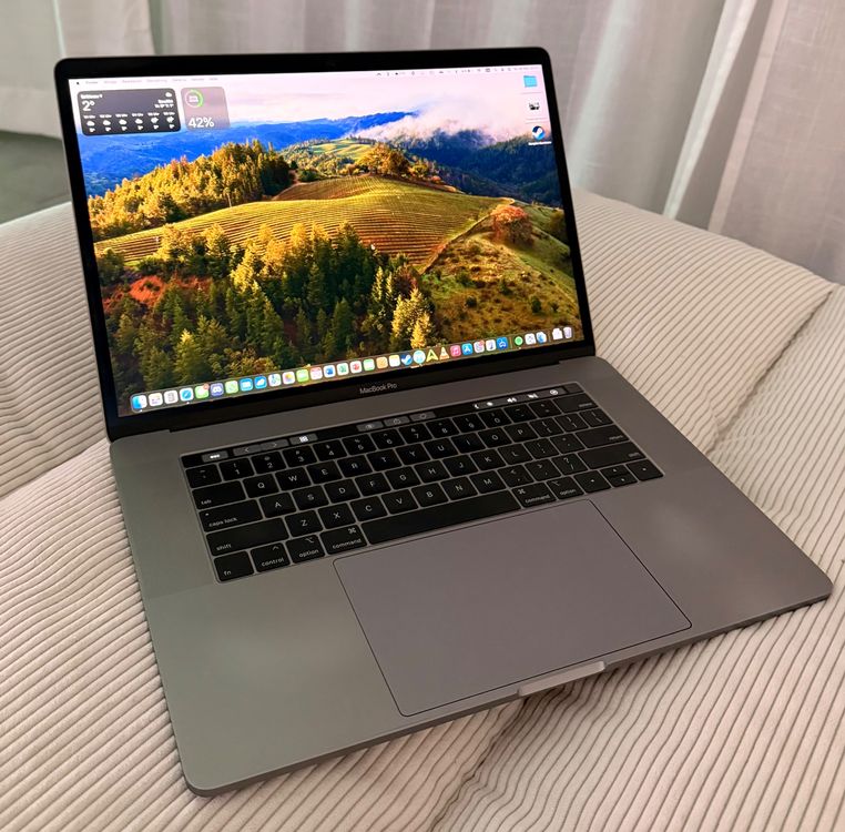 Macbook Pro 15 (Jg. 2018 / 32 GB di RAM / 1 TB SSD)