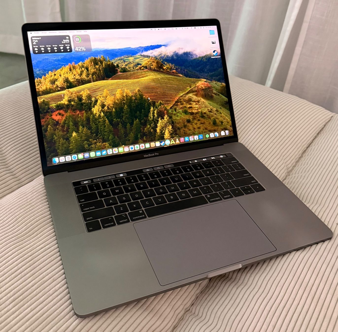 Macbook Pro 15 (Jg. 2018 / 32 GB di RAM / 1 TB SSD) - Image 1