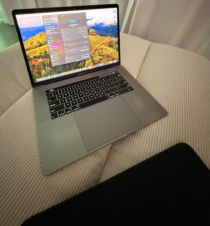 Macbook Pro 15 (Jg. 2018 / 32 GB di RAM / 1 TB SSD) - Image 2