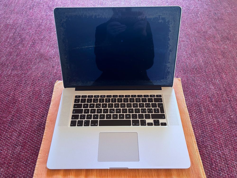 MacBook Pro 15.4 Zoll Retina Display 16GB RAM 1TB SSD