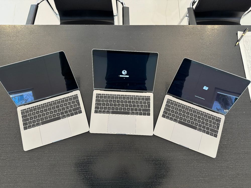 3x Apple MacBook Pro