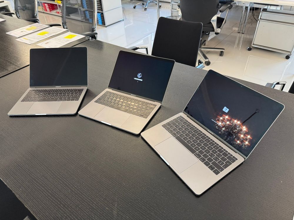 3x Apple MacBook Pro - Image 2