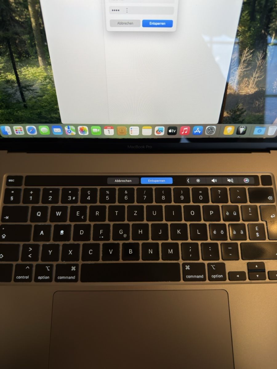 Macbook Pro 16" i9 16GB 1TB SSD - Image 3