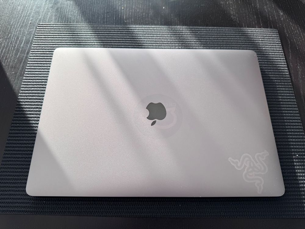 MacBook Pro 16' (2018) 15GB RAM HD 500GB - Image 2