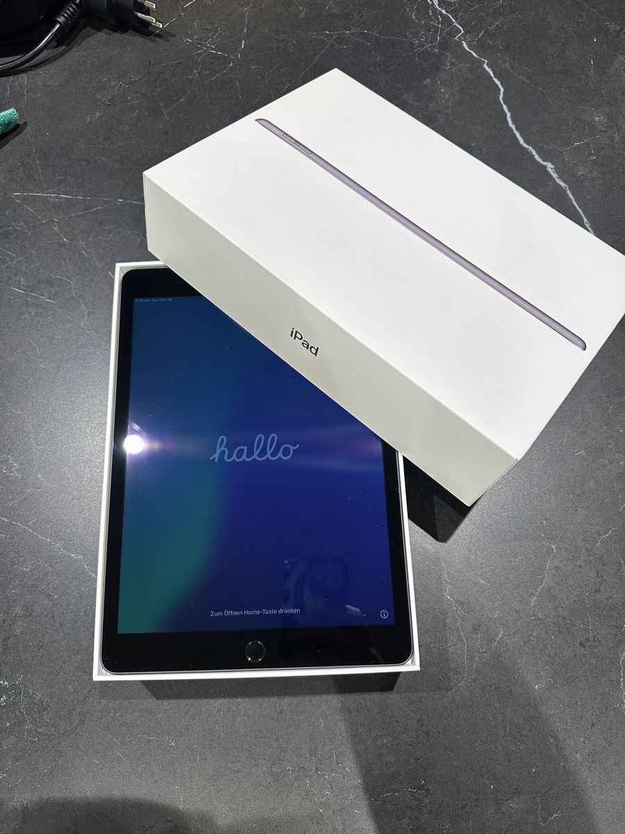 iPad 7. Generation - 32 GB - Space Grey - WiFi - Image 1