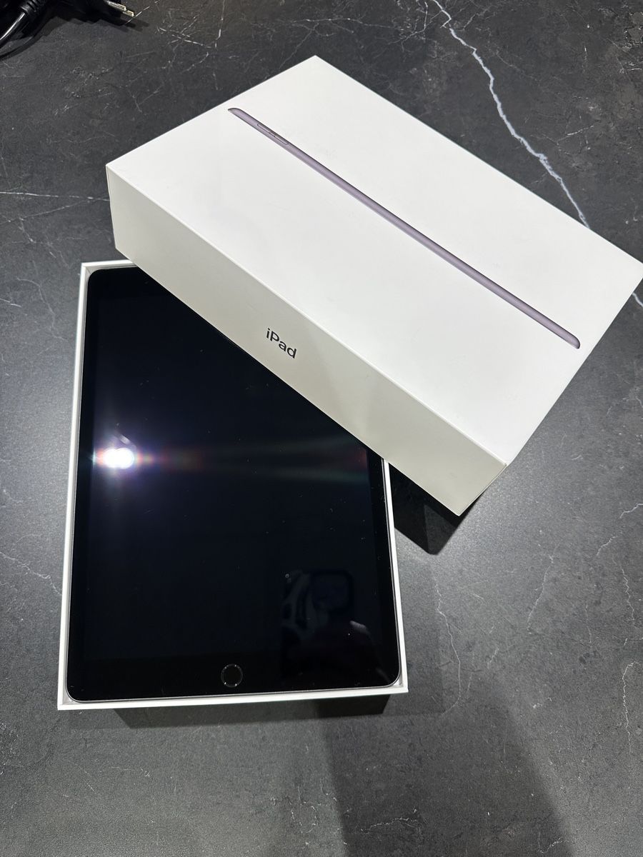 iPad 7. Generation - 32 GB - Space Grey - WiFi - Image 3