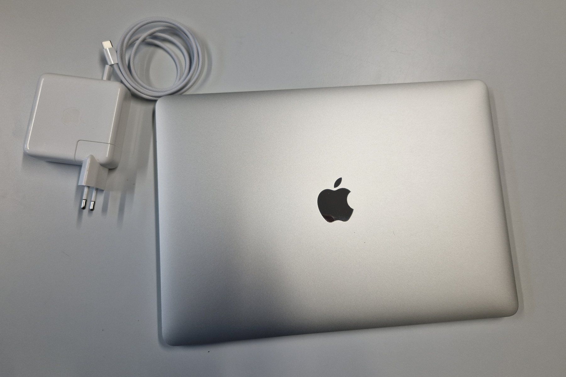 MacBook Pro 2022 13" - Image 3