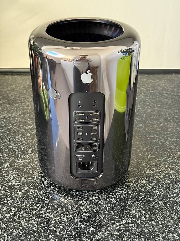 Mac Pro 2013 « Trash Can » 6 C?urs / Dual FirePro D500 / 16 - Image 1