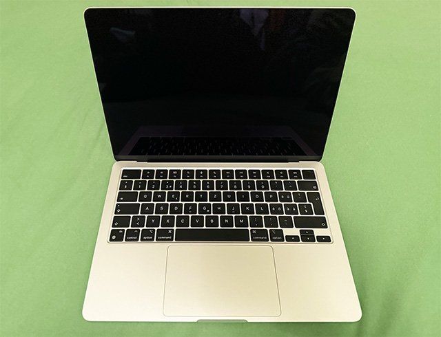 MacBook Air M2 13" - CPU 8C - GPU 10C - 24GB/2TB Apple Care - Image 1
