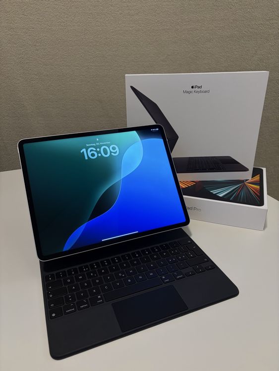 Apple iPad Pro 12.9" 512 GB argento con Magic Keyboard