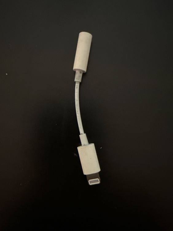 Apple Lightning to 3.5mm headphone adapter - good condition