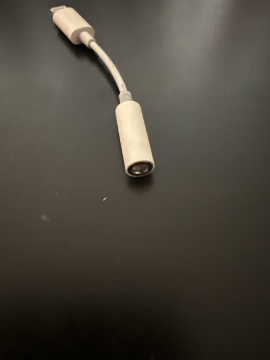 Apple Lightning to 3.5mm headphone adapter - good condition - Image 3