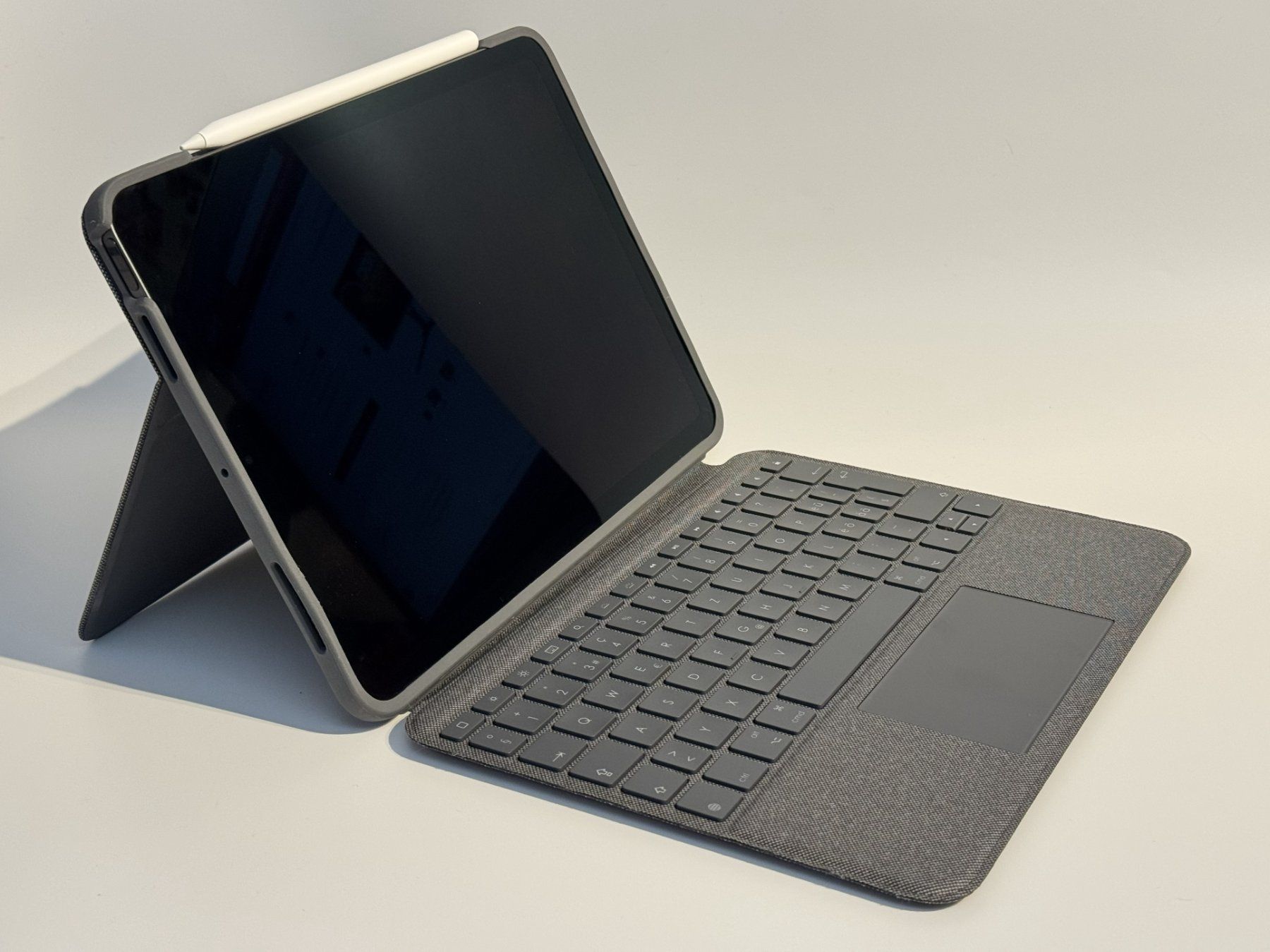 iPad Air 5. Gen Wi-Fi Space Gray 64 GB, Apple Pen, tastiera - Image 3