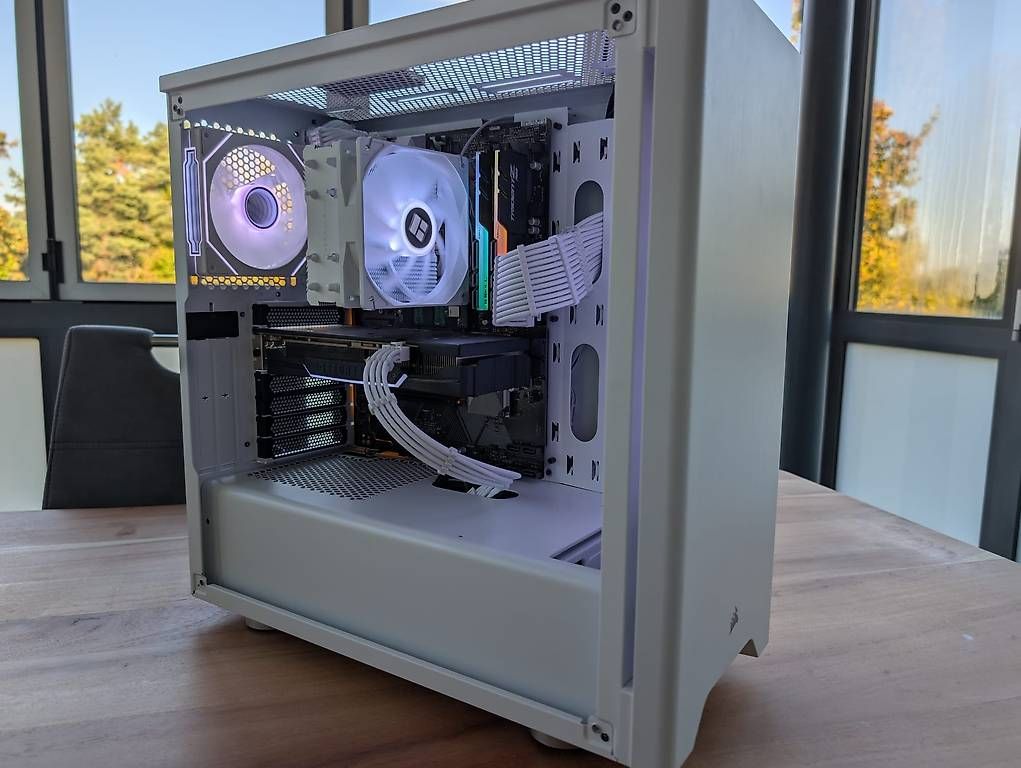 Elegante PC da gioco bianco | RTX 2060 Super | Ryzen 5 5600X - Image 1