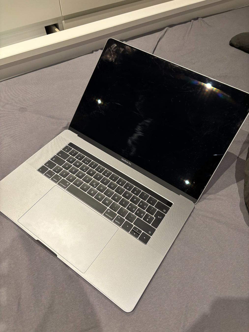 Mac Book Pro A1707 - Image 1