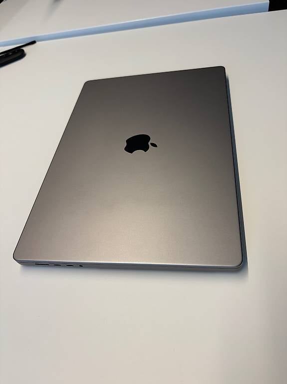 MacBook Pro 16 M1 32 GB RAM, 512 GB SSD Excellent état - Image 1