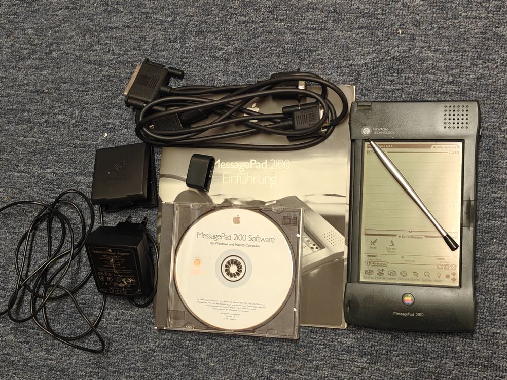 Apple MessagePad 2100, accessori inclusi