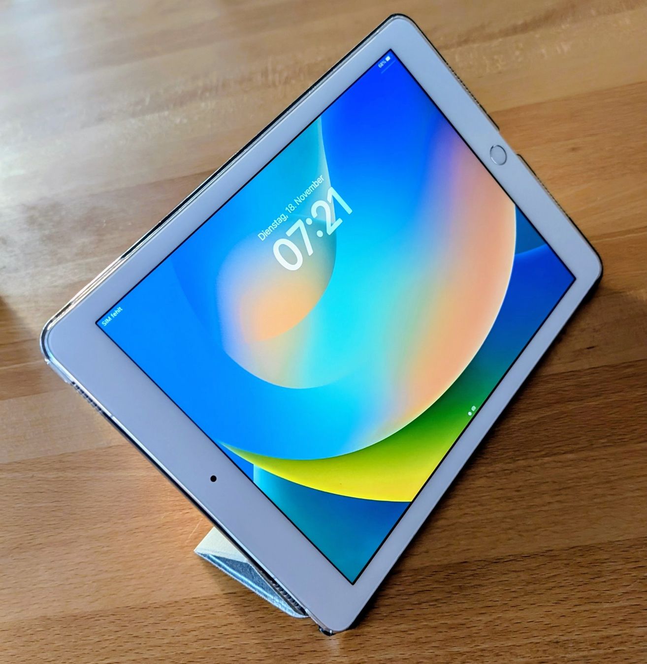 iPad Pro 9.7" Wi-Fi SIM Card Slot 32GB - Image 1