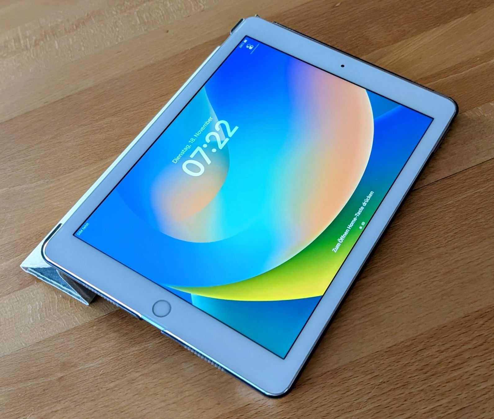 iPad Pro 9.7" Wi-Fi SIM Card Slot 32GB - Image 3