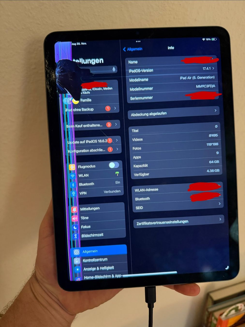 iPad Air (5. Generation) 64GB grigio - schermo rotto - Image 3