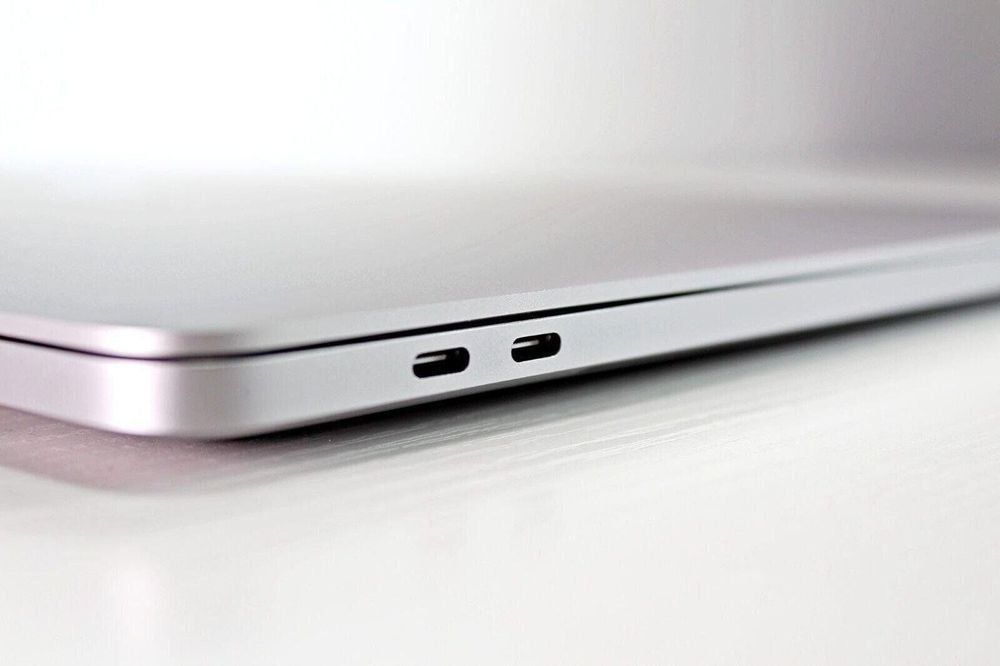 Macbook Pro 16" - Image 3