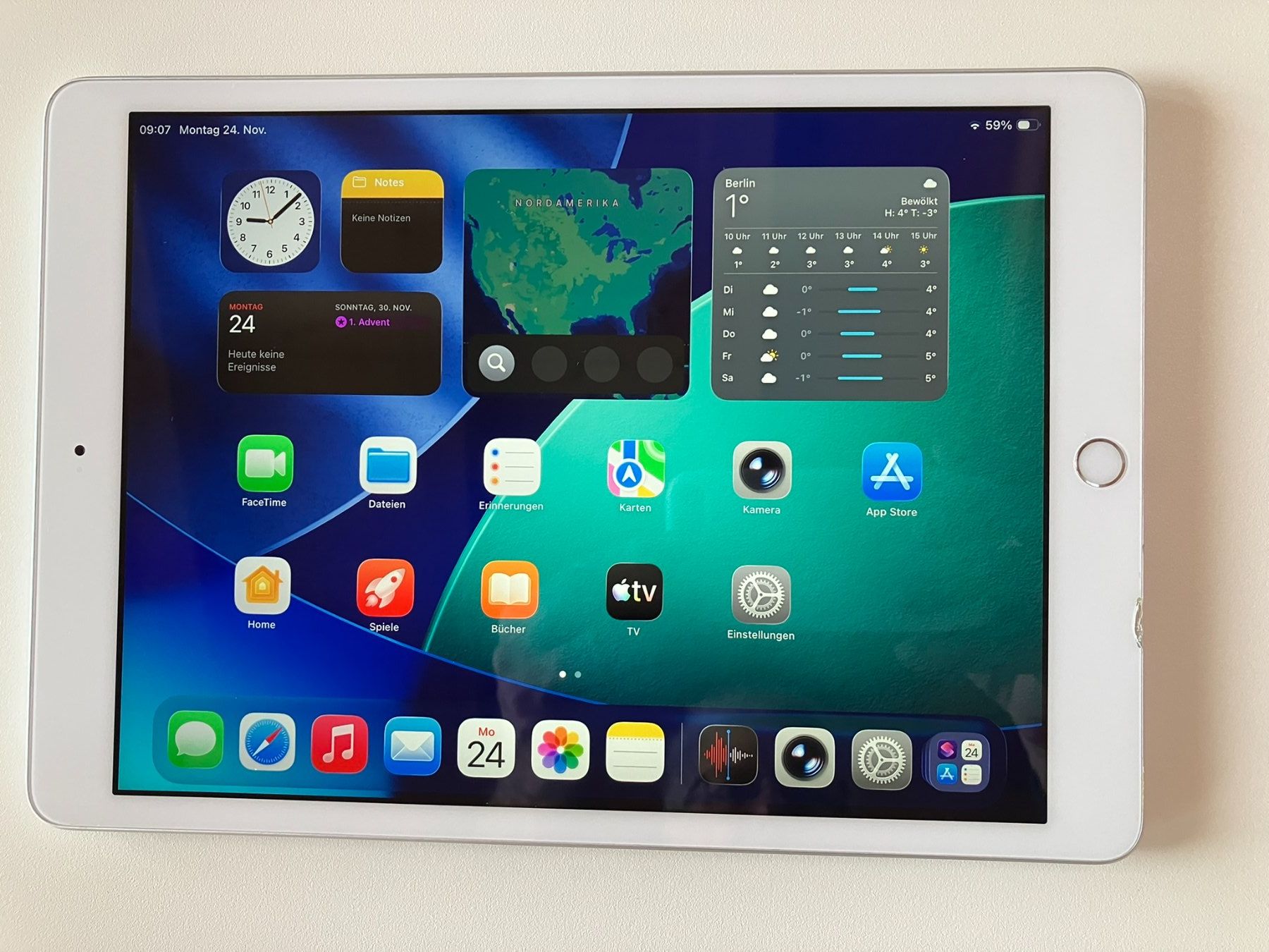 iPad 8. Generazione WiFi / 32GB / Modello A2270 - Image 1