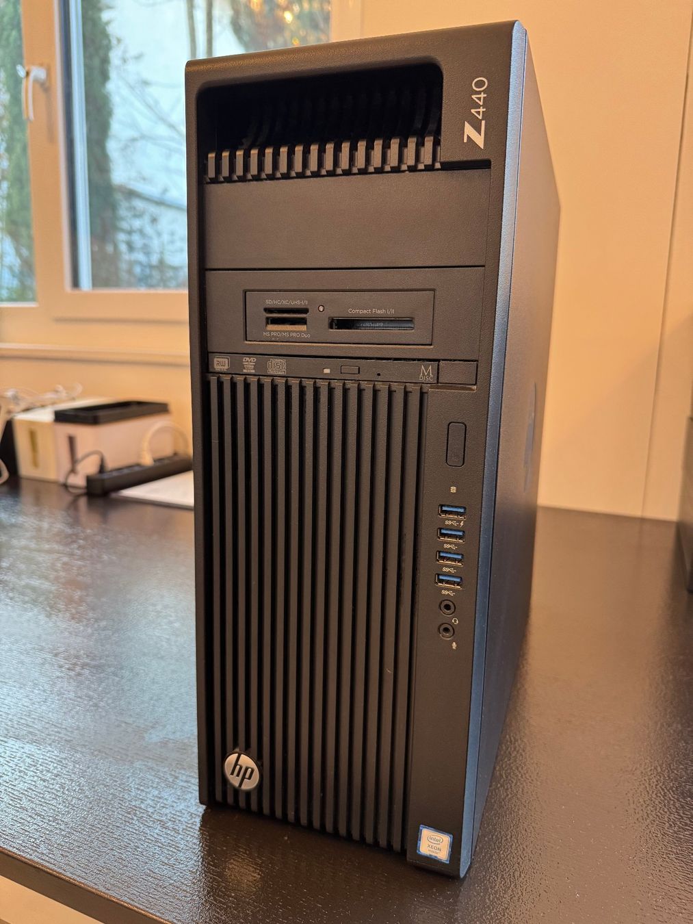 Compter HP Z440 Workstation - Intel Xeon, 1 TB HDD - Image 1