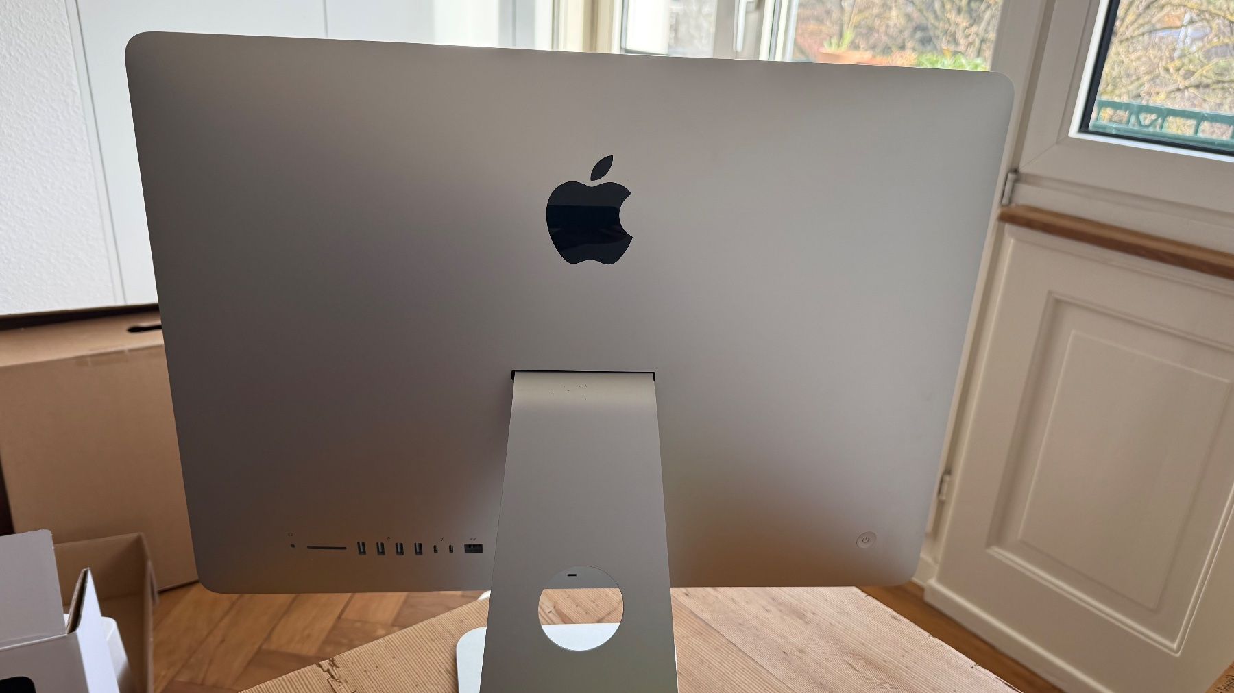 iMac 21.5″ 4K - Image 1