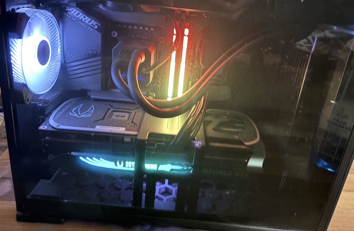 PC da gioco | RTX 4080 | i7-13700K | 32GB DDR5 | Ottimo stato - Image 1