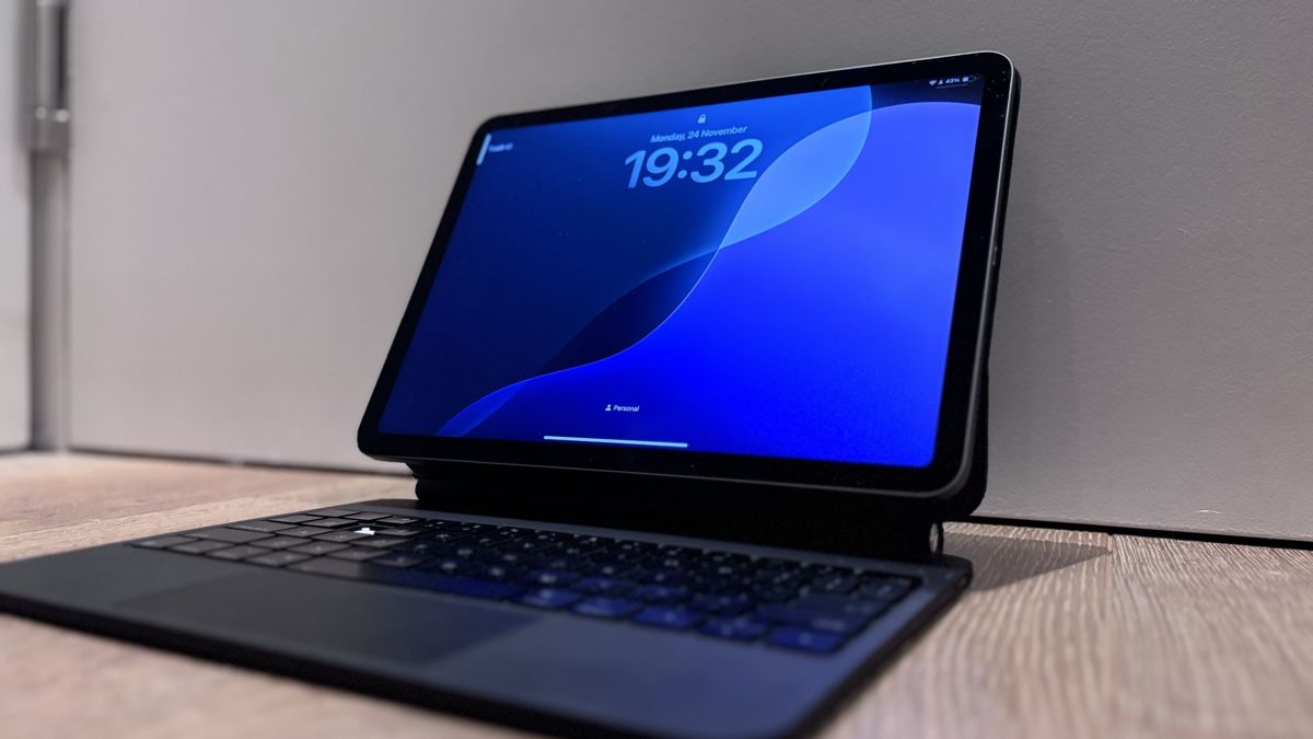Apple iPad Air 4a generazione con Magic Keyboard - Image 1