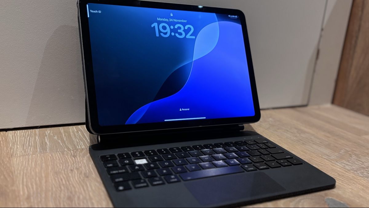 Apple iPad Air 4a generazione con Magic Keyboard - Image 3
