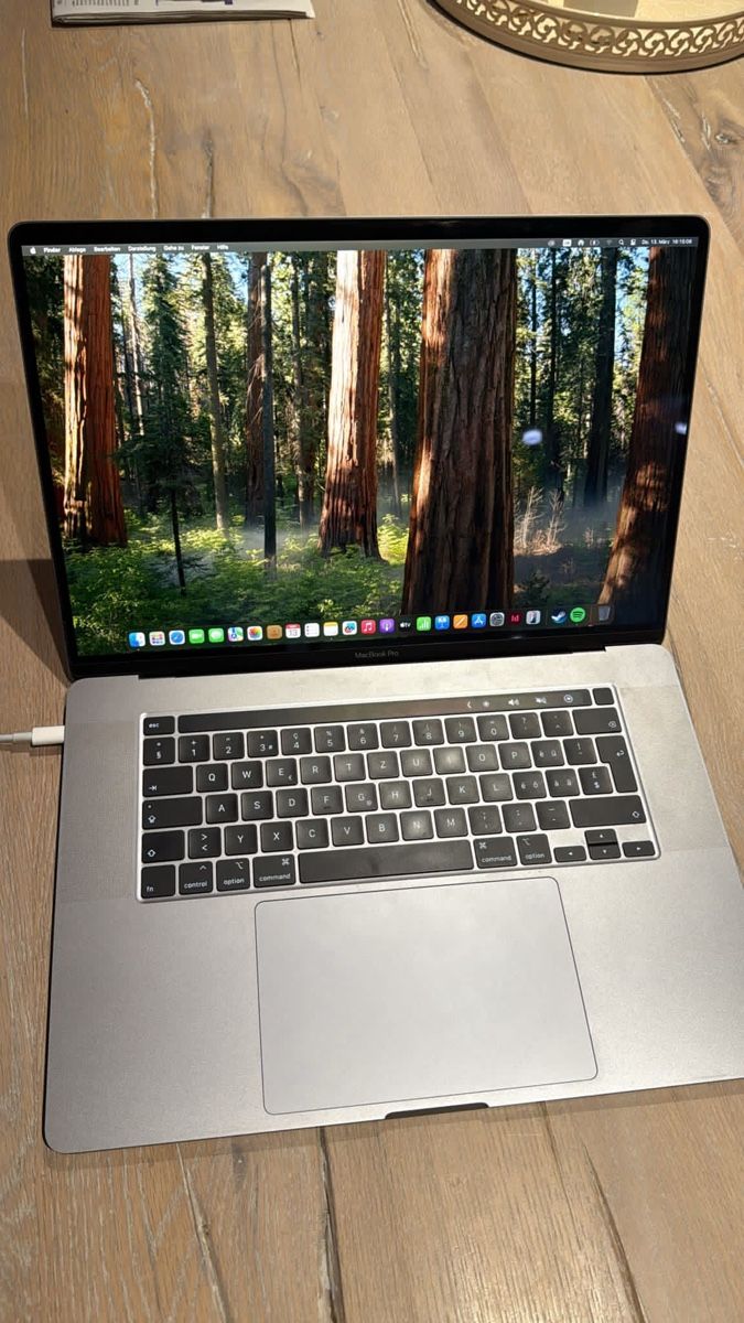 Apple MacBook Pro 16" 2019 - Intel i9, 16GB di RAM, 1TB - Image 3