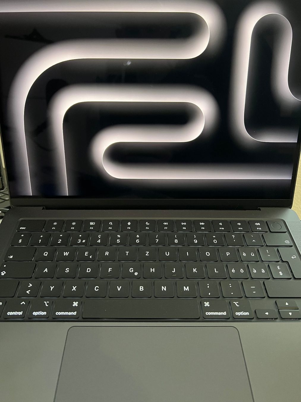 Apple MacBook Pro M4 Max - 14", 128 GB, 8 TB, CH, AppleCare+ - Image 1
