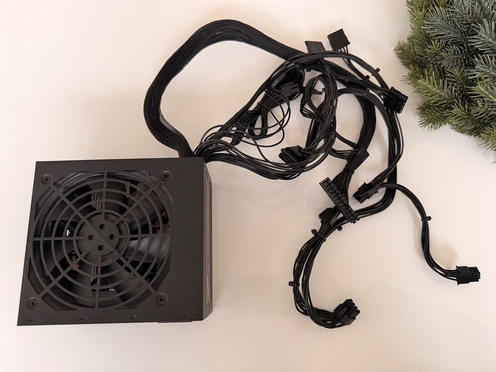 FSP Hyper 80+ Pro 700W - Ottimo stato! Alimentatore per PC - Image 2