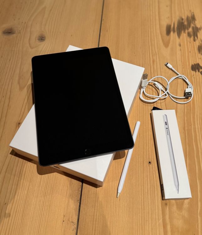iPad 9a generazione 64 GB (Wi-Fi + Cellular) e penna a sfera