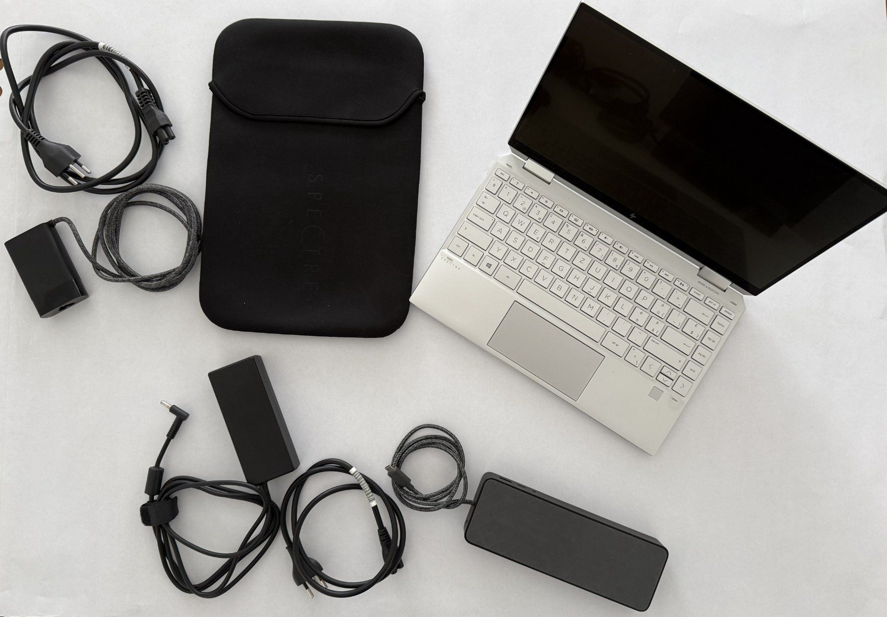 HP Spectre x360 13-aw0696nz 4K Convertible e HP USB-C-Hub - Image 1