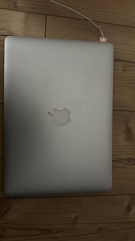 Macbook Air (13 pollici, inizio 2015) - Image 1