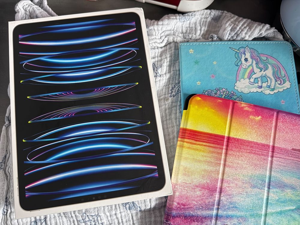 TOP! iPad Pro 11" Wi-Fi 128 GB argento 2022 con 2 custodie
