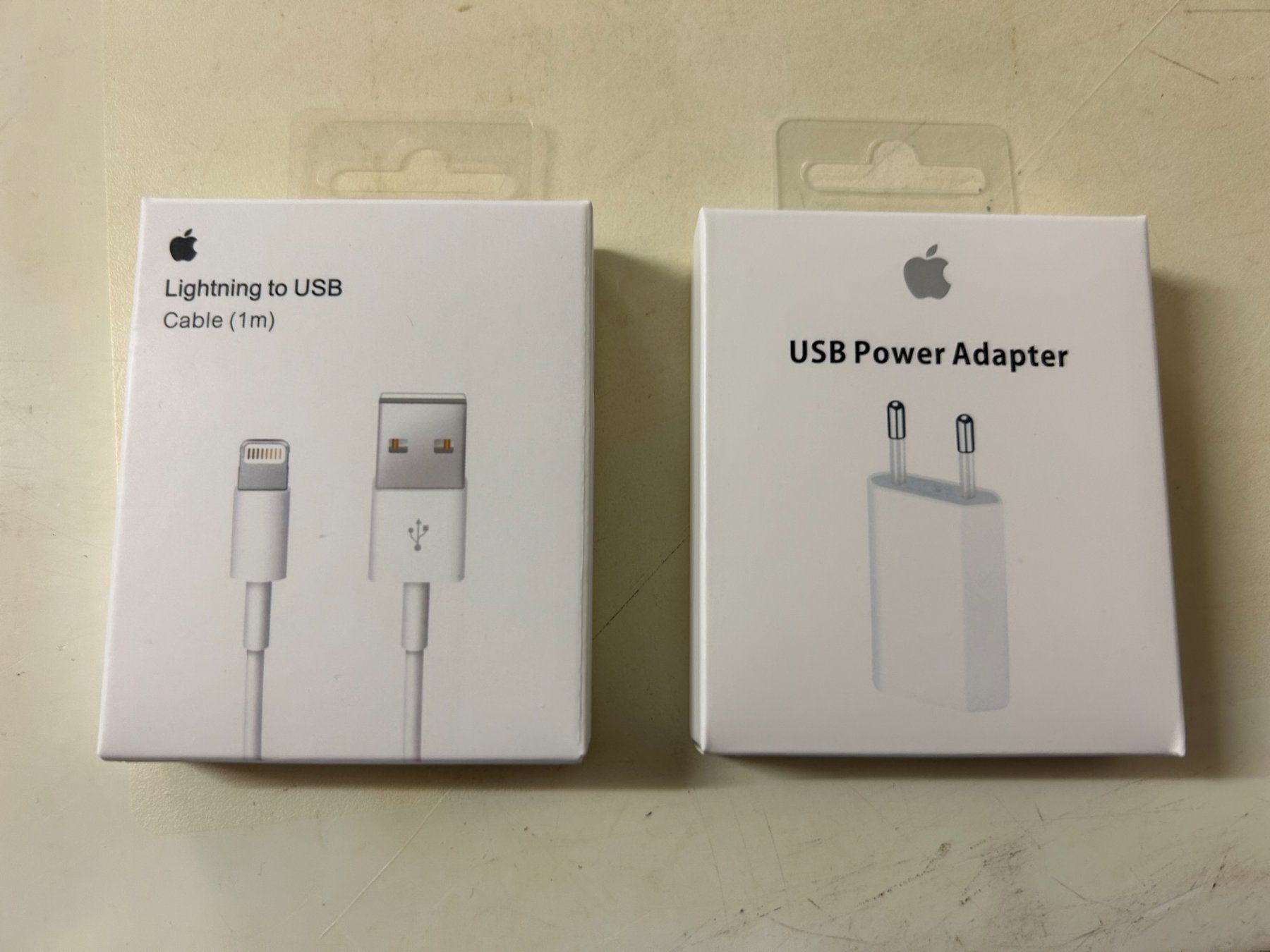 Cavo di ricarica e connettore originali Apple - Image 1