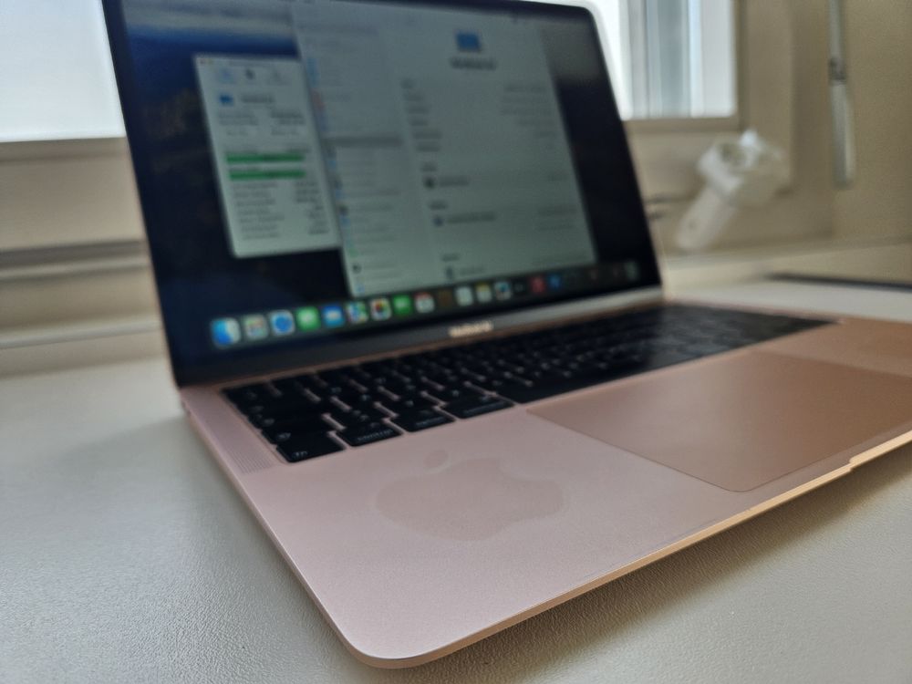 Apple MacBook Air Top Zustand, 87% Akku
