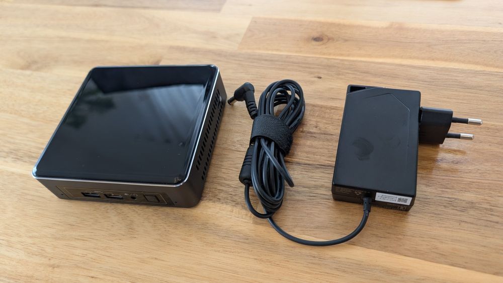 Intel NUC7i5BNK (256GB SSD/M.2 | 16GB RAM)