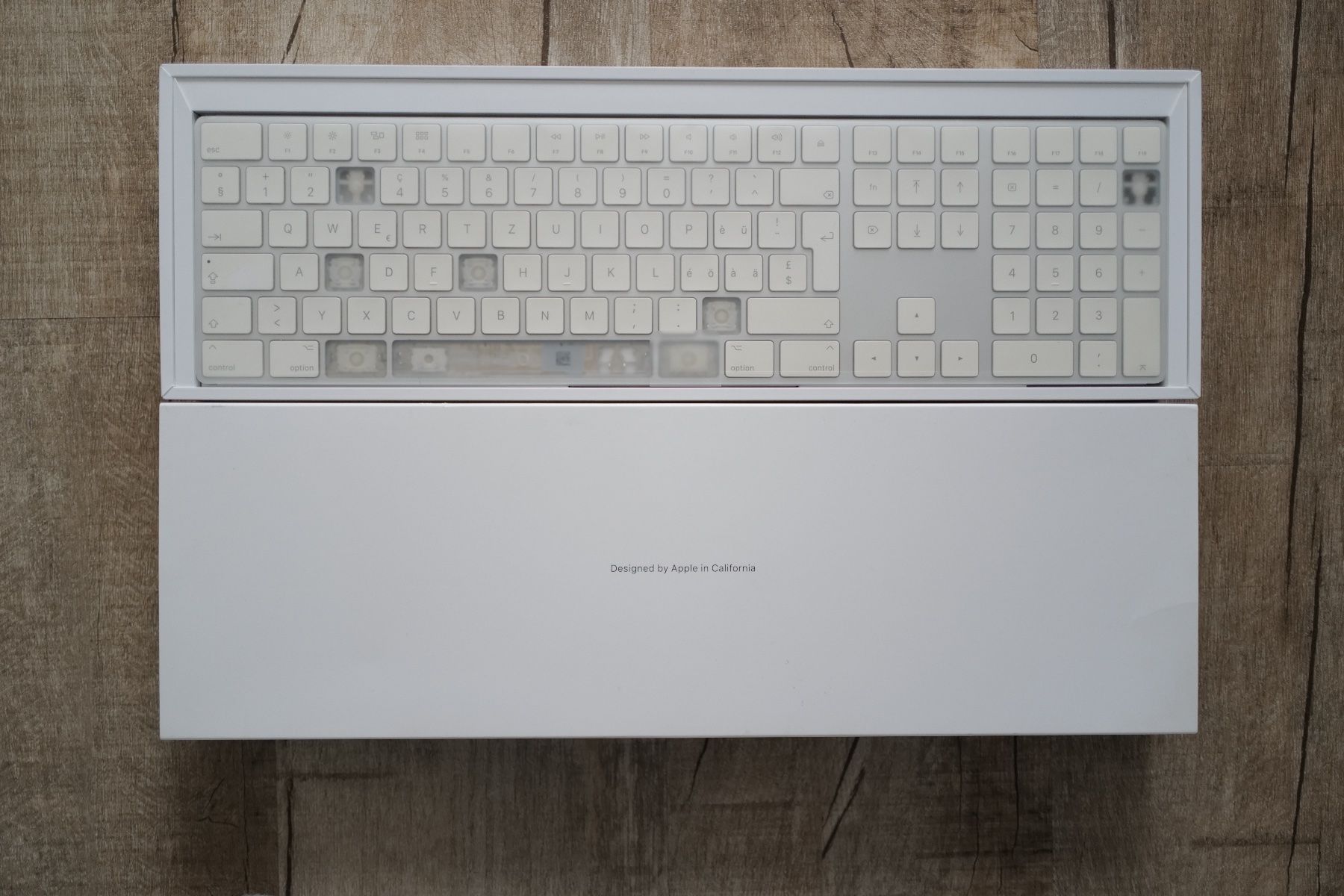 Apple Magic Keyboard con tovaglietta in microfibra, cavo Lightning NUOVO - Image 3
