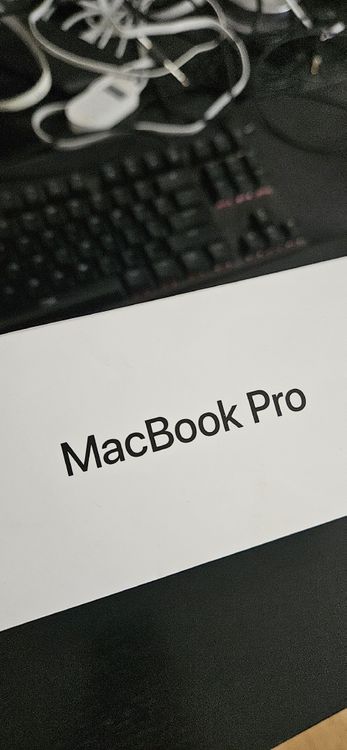 Mac Book Pro 2018 16gb RAM 512 ssd